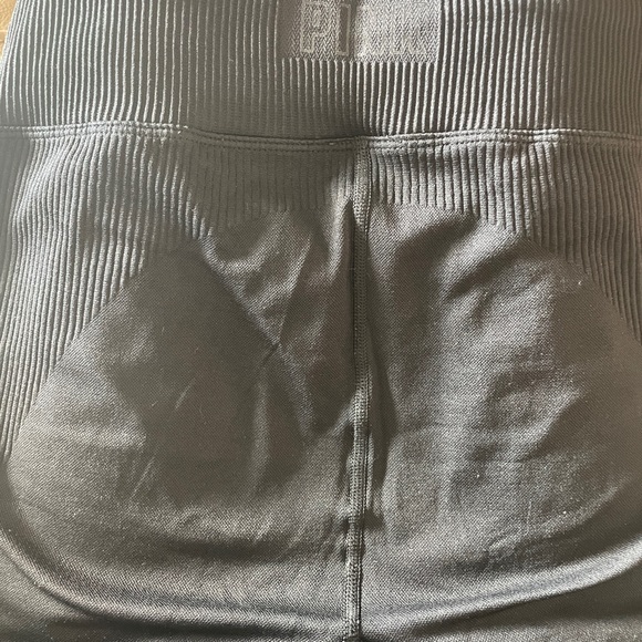 🧡 PINK Victoria’s Secret Legging Black ribbed waist band, down leg and at cuff. - Picture 4 of 4